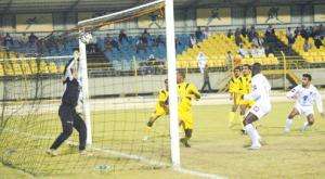 هدف ماكينغا في مرمي الساحل