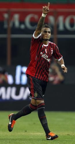 2011-08-21t191313z_01_sre101_rtridsp_3_soccer-italy_reuters