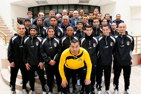 عليان يتوسط نجوم منتخب الأردن في لقطة جامعة اليوم
