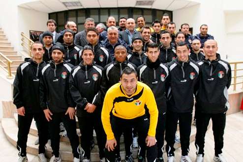 عليان يتوسط نجوم منتخب الأردن في لقطة جامعة اليوم