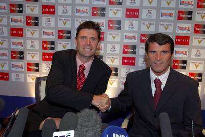 نيال كوين (على اليسار)