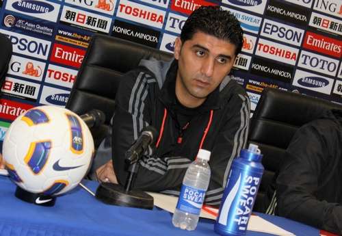 المدرب هيثم جطل بالمؤتمر الصحفي .. تصوير: زكي الشيخ