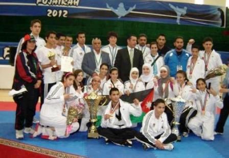 لقطة جامعة للمنتخب الأردني بعد التتويج