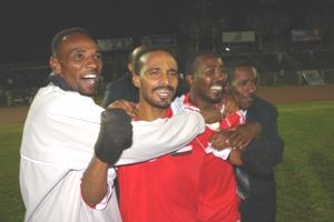 هيثم مصطفى وطميل فرحا بالنصر