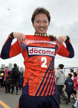 تايشي تسوكاموتو عند مشاركته في الماراثون الخيري بطوكيو