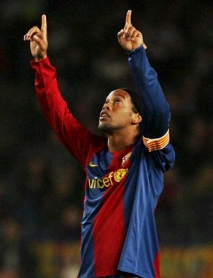 رونالدينيوقاد برشلونة لفوزجديد 