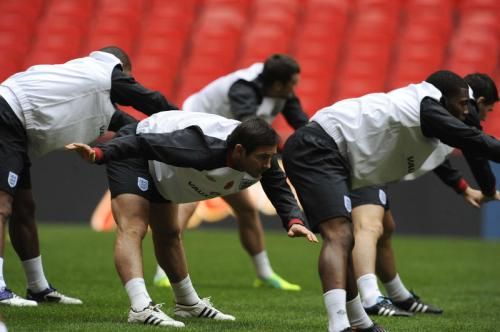 2011-11-11t123131z_01_nvr04_rtridsp_3_soccer-england_reuters