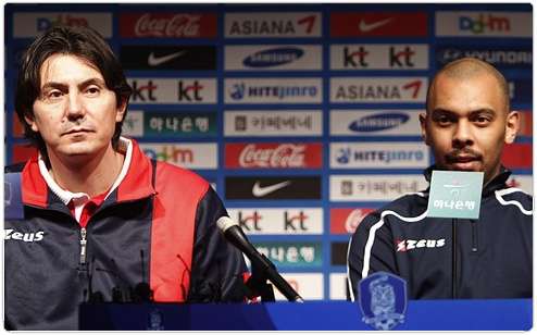 من المؤتمر الصحفي في العاصمة الكورية الجنوبية سيئول