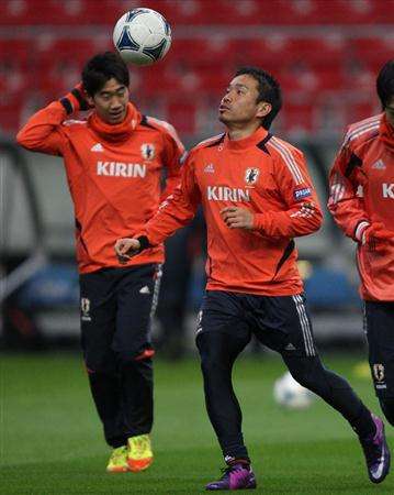 كاجاوا ( يسار ) مع ناجاتومو في تدريب اليوم