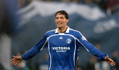 كيفن كوراني يحتفل بتسجيله الهدف الثاني