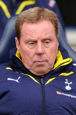 هل يجلس مورينيو على مقاعد تدريب الوايت هارت لين؟!