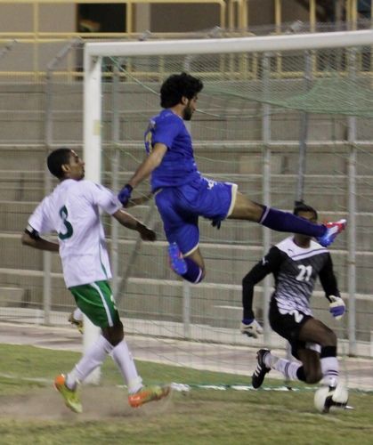 محمد الطيب اثناء تسجيله الهدف الثالث