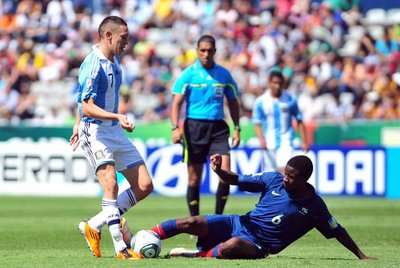 أوكامبوس (اليسار)