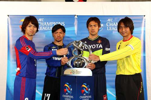 لاعبو الأندية اليابانية الأربعة في المؤتمر الصحفي