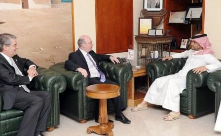 الأمين العام لدى اجتماعه بوزير شؤون الشرق الأوسط بوزارة الخارجية البريطانية