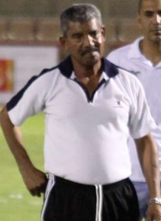 خليفة الزياني مدرب البسيتين البحريني