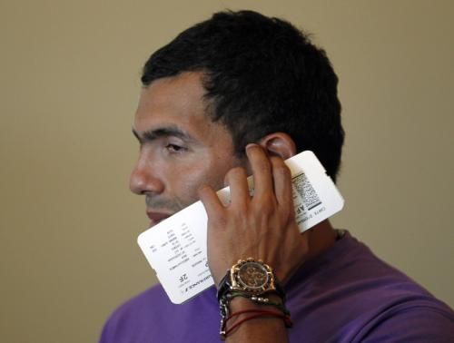 2012-02-13t210007z_01_bas212_rtridsp_3_soccer-england-tevez_reuters