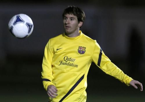 2011-12-13t145803z_01_yok511_rtridsp_3_soccer-world-barcelona_reuters