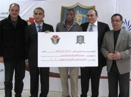 لقطة من تسليم بني عطية لجائزة المناصير 