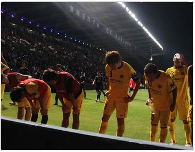 لاعبي كاشيوا يعتذرون لجماهيرهم بعد الخسارة أمام بوريرام