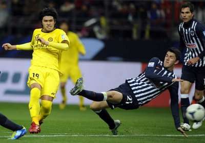 ماساتو كودو ( يسار )