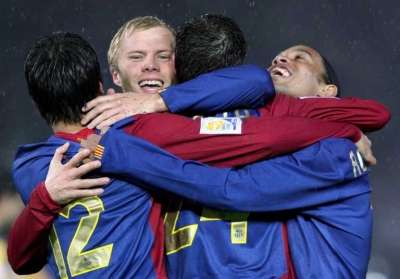 ايدور غوديونسون يحتفل بهدفة