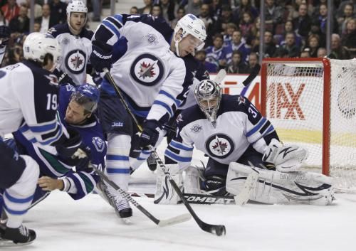 2012-03-09t042538z_01_van002_rtridsp_3_nhl_reuters