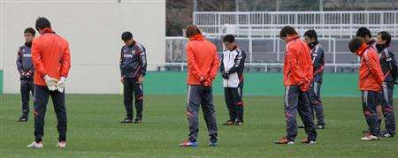 حداد لاعبي المنتخب الياباني الأولمبي قبل إنطلاق تدريبات اليوم