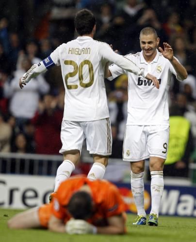 2011-11-22t213717z_01_jmr32_rtridsp_3_soccer-champions_reuters