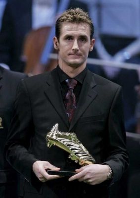 ميروسلاف كلوزه الفائز بالحذاء الذهبي 