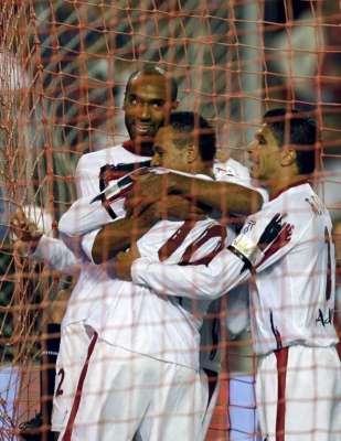 فردريك كانوتي داخل الشباك فرحا باحدى اهدافه