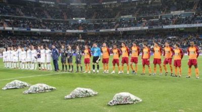 ريال مدريد وريكرياتيفو قبل بدء المباراة والتي خسرها الريال بثلاثية نظيفة