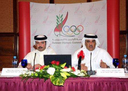 الشيخ خالد بن عبدالله ال خليفة و الشيخ احمد بن حمد ال خليفة خلال المؤتمر الصحفي 