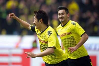 Dortmund's Shinji Kagawa (L) with Ilkay Gundogan 