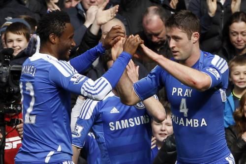 كاهيل يحتفل بهدفه بإهدائه لموامبا