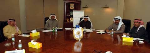 جانب من احد الاجتماعات الخاصة بالمكتب التنفيذي 