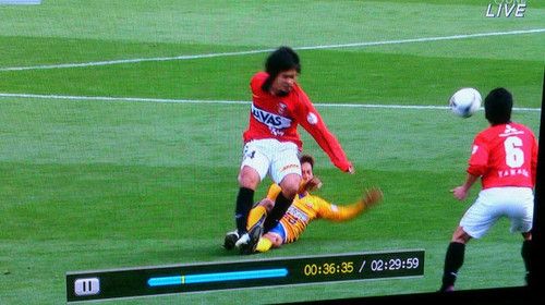 لقطة تلفزيونية عن كيفية تعرض ناوكي للإصابة