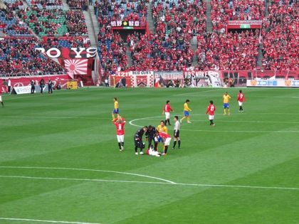 توقف المباراة مؤقتاً بعد تعرض ناوكي للإصابة