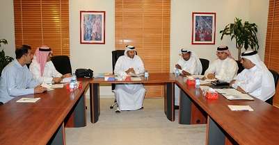 جانب من الاجتماع الذي ضم سمير شويطر مع ممثلي الاتحادات المشاركة في الاسيوية الشاطئية