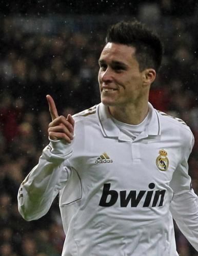 2011-11-22t211906z_01_jmr26_rtridsp_3_soccer-champions_reuters