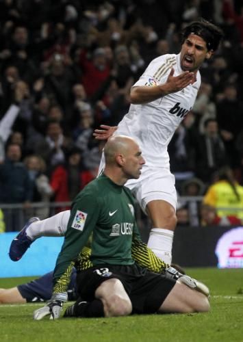 2012-01-03t232025z_01_mad220_rtridsp_3_soccer-spain_reuters