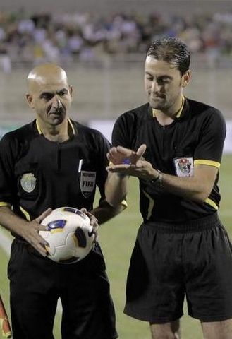 الحكمان محمد عرفة وعبد الرزاق اللوزي 