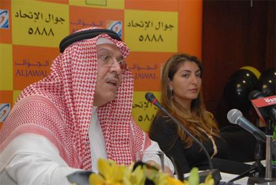 مديرة اعمال اللاعب مع مدير اتحاد جدة في مؤتمر اليوم (موقع الاتحاد)