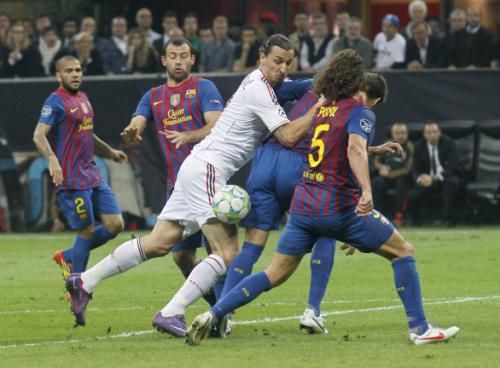 بويول لعب كظهير أيسر وتولى مهام أبيدال الغائب 