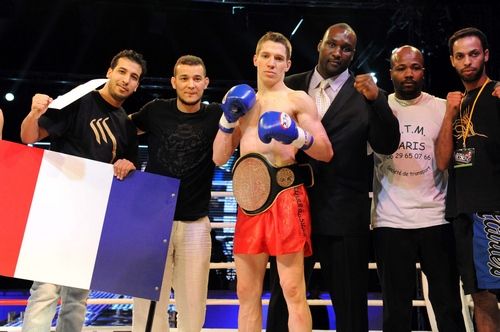 داني وليامز بعد تتويجه الفرنسي دينتري بوسون باللقب العالمي