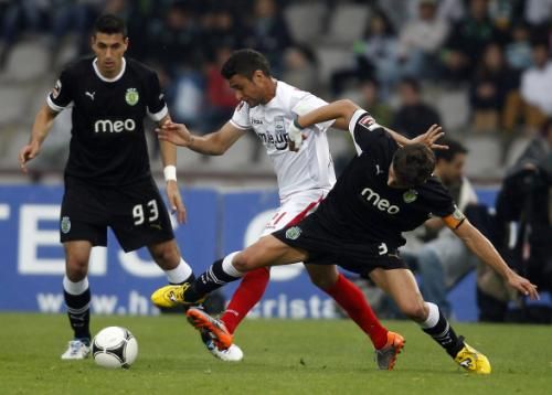 2012-04-01t181625z_01_jmr03_rtridsp_3_soccer-europe-portugal_reuters