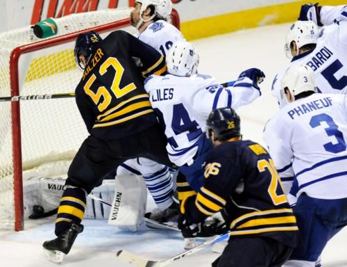 2012-04-04t021448z_01_dbs108_rtridsp_3_nhl_reuters