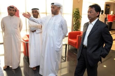  يوسف السركال خلال استقباله لنائب رئيس الاتحاد الآسيوي 