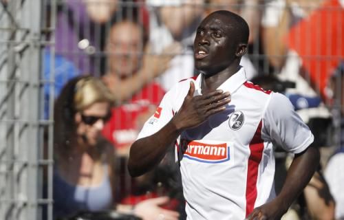 بابيس سيسي هداف نيوكاسيل