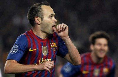 فرحة إنييستا بتسجيل الهدف الثالث بمرمى ميلان